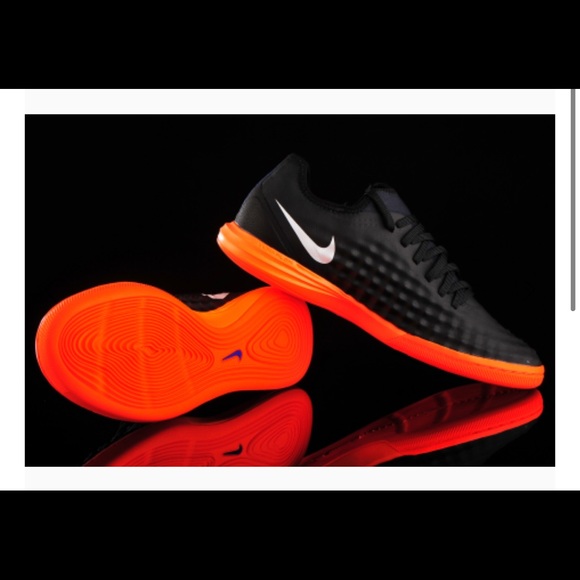 Nike MagistaX Finale II-Black/Hyper Orange Sz 7.5